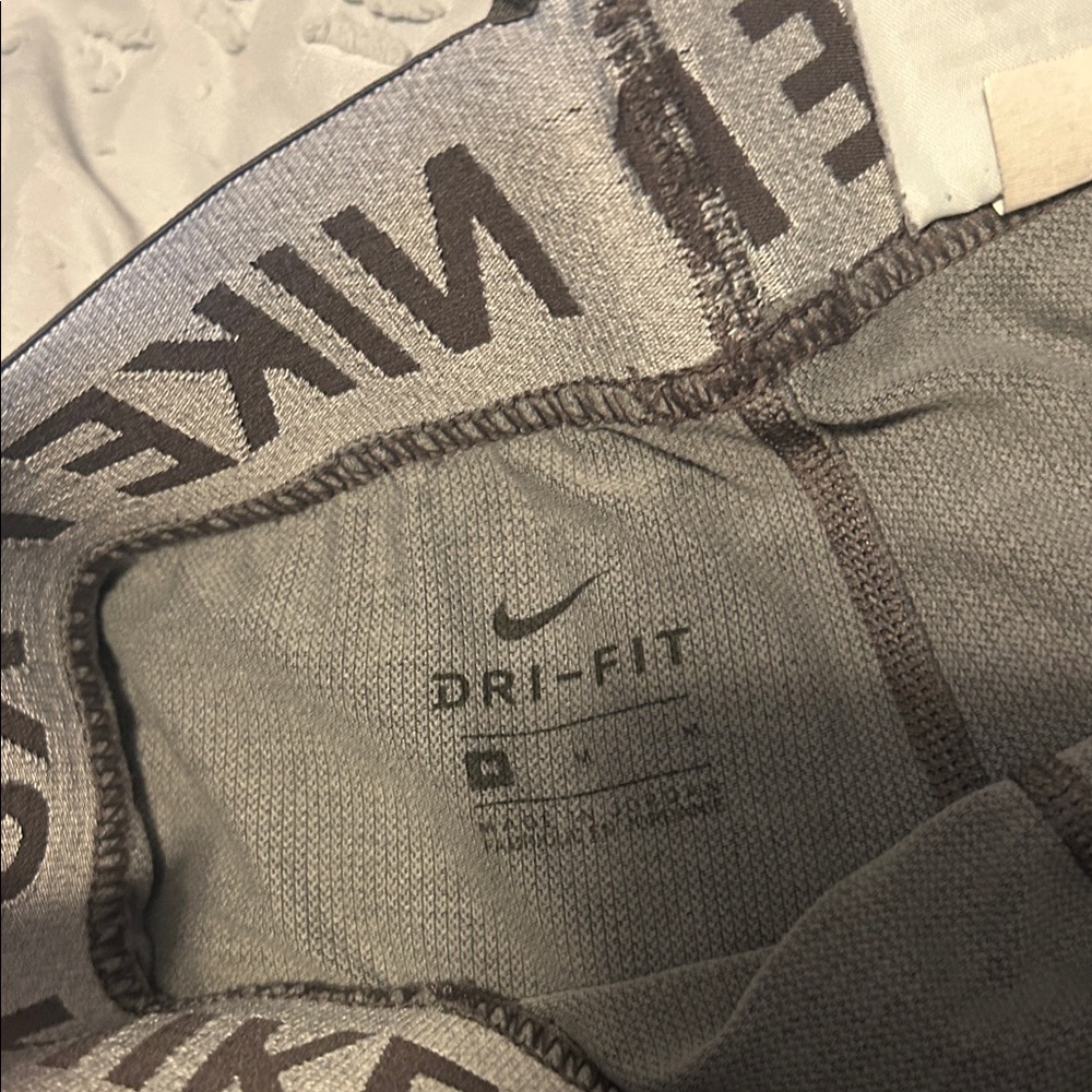 Nike Pro Charcoal Leggings - Picture 2 of 5